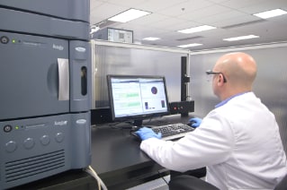 Laboratory Analytics | LC-MS Instrument Performance Monitoring | Waters