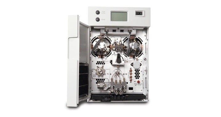 The Waters Quaternary Gradient Module (QGM) is a low-pressure mixing quaternary gradient pump capable of achieving prep flow rates across their specified flow rate range.